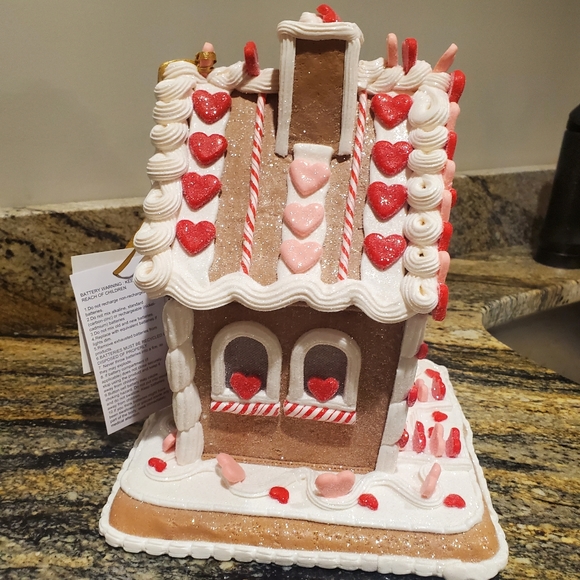 Valentine Hearts Gingerbread House-NWT - Picture 6 of 11